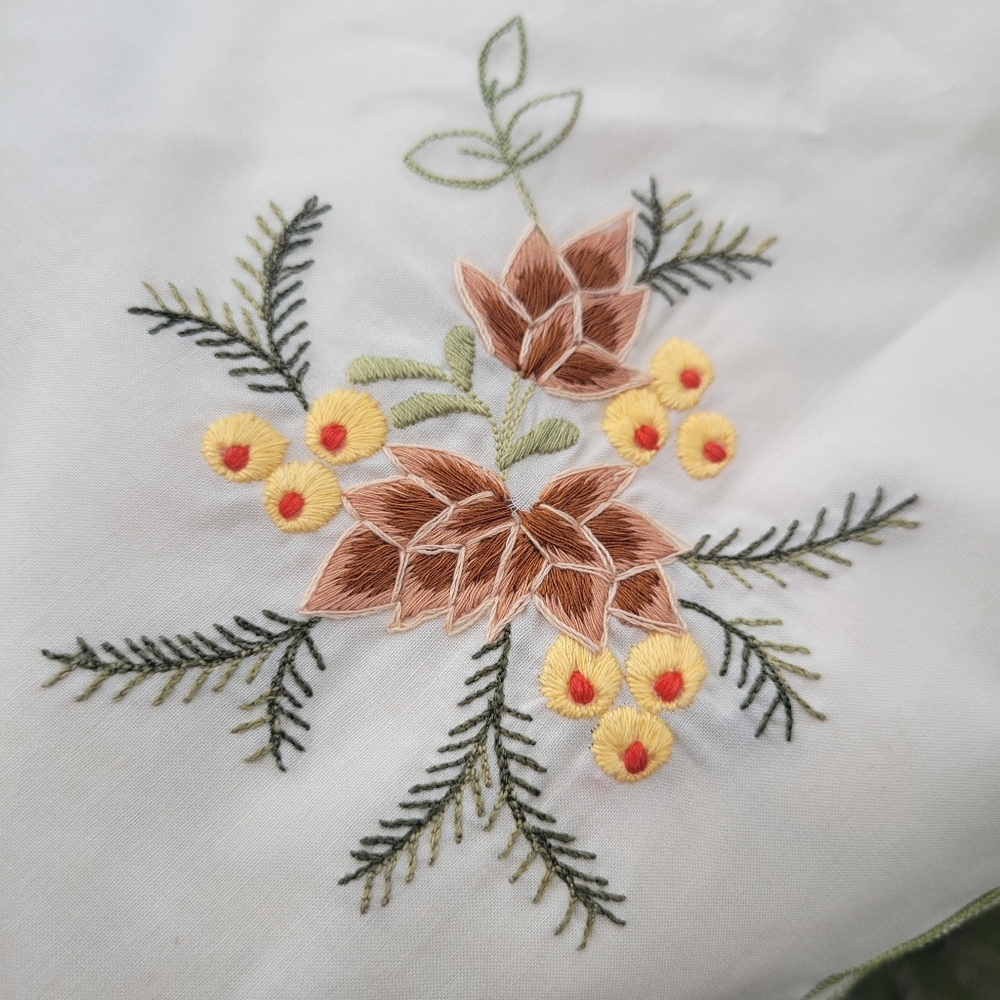 Vintage Table Linen Dresser Scarf ~ Embroidered Foliage~ Pinecones Berries